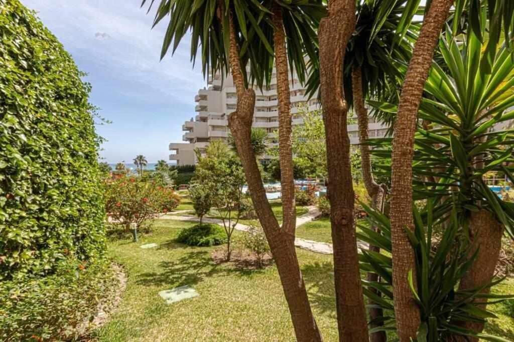 797 Holiday Rentals- Precioso Piso Con Vistas Al Jardin En Benalbeach Benalmádena Exterior photo